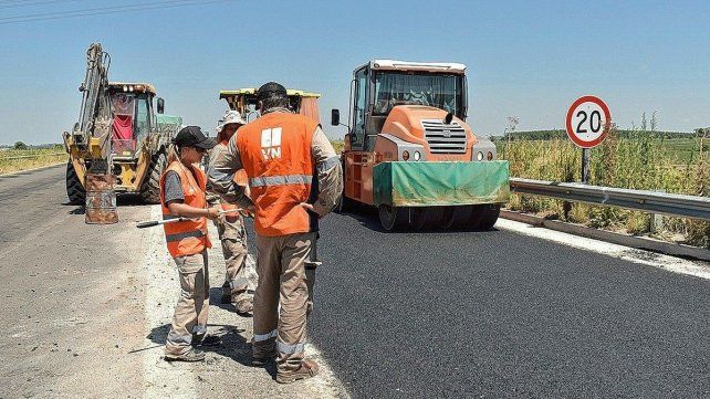 Vialidad Nacional realiza bacheos en la Ruta Nacional 18 a la altura de San Salvador.