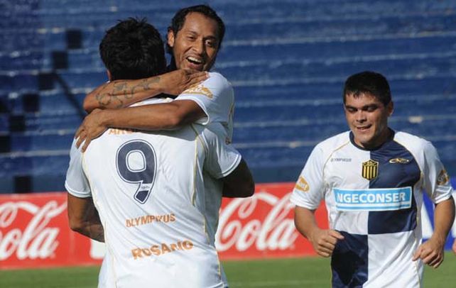 El segundo. Javier Toledo la cabeceó tras el centro de Encina y los auriazules sacaron dos goles de diferencia en el primer tiempo. Lo festejaron todos junto al 9.