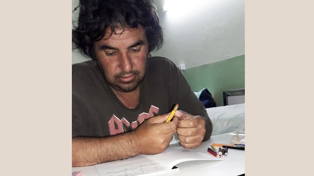 Docente jubilada ayuda a un paciente a cumplir su sueño de aprender a leer