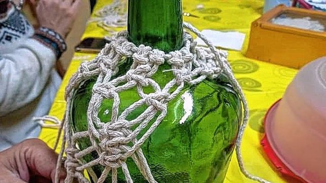 En Eva Taller de Arte y Manualidades se dan cita mujeres de todas las edades para aprender esta antigua técnica que hoy marca tendencia en diseño