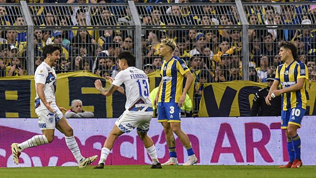 El dolor de todo Central por el gol de Nicolás Poggi en el penúltimo minuto de adicional. Otro gol en contra