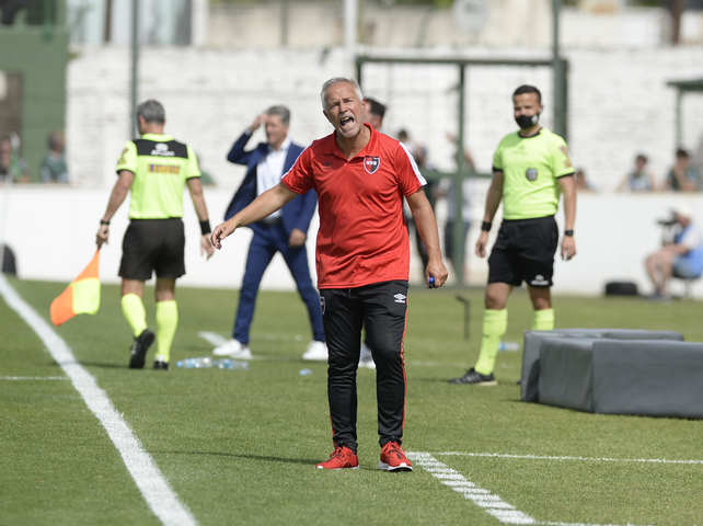 Taffarel se mostró preocupado tras la derrota de Newells ante Sarmiento