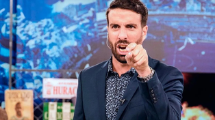Flavio Azzaro atacó al Kun Agüero por cubrir a Closs y Vignolo