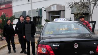 Robo frustrado: un taxista actuó a tiempo y la policía detuvo a los malvivientes