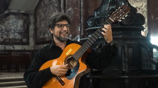 Guitarra en mano y disco bajo el brazo: Pablo Read.