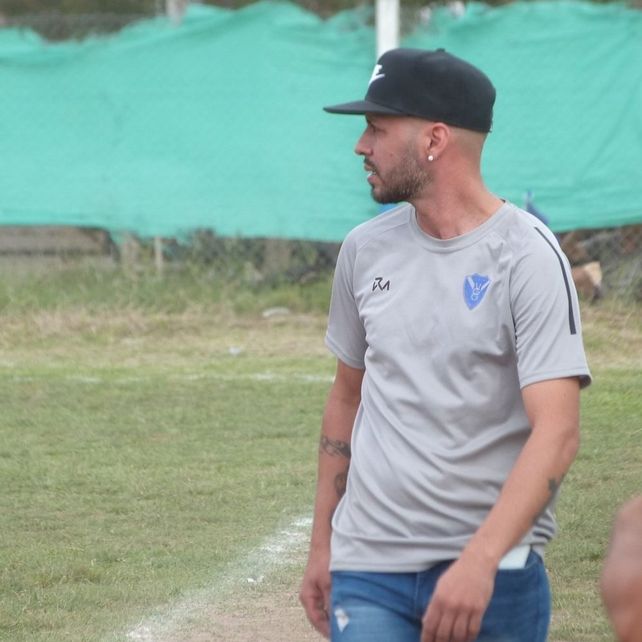 Oscar Mora es el director técnico de Villa Gobernador Gálvez.