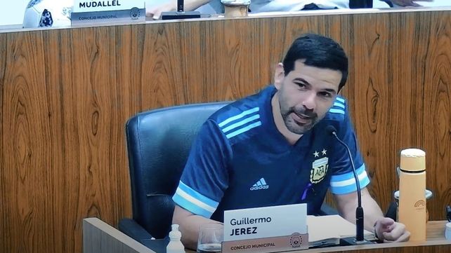 Con la camiseta puesta: la emotiva intervención de un Concejal de Santa Fe sobre Maradona