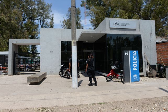 Dos policías santafesinos se filmaron teniendo sexo en un patrullero