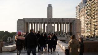 Día de la Bandera en el Monumento: fiesta con asadores, emprendedores y Santiago Motorizado