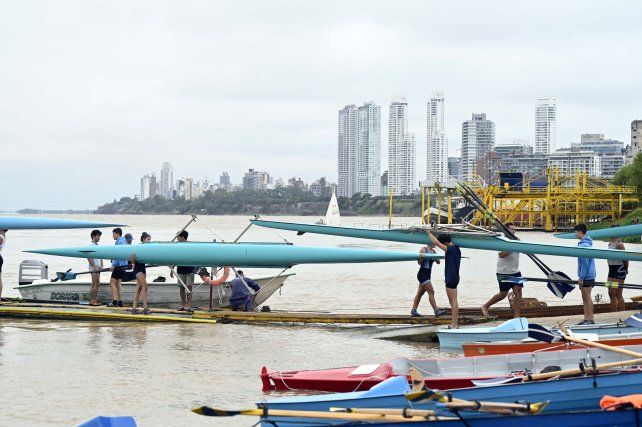 El Paraná cobijó a los remeros rosarinos en su primera competencia local. La idea es generar regularidad en la competición. FOTO. GENTILEZA Gustavo Abbate / Prensa ARR