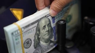 El dólar blue marca un nuevo récord y se vende a 290 pesos