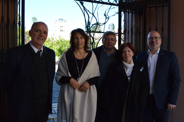 María Inés Rodríguez Aguilar (derecha) en una actividad oficial en 2024.