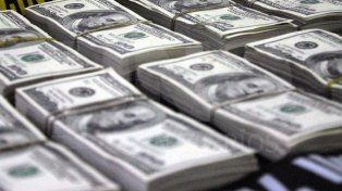 El dólar paralelo rebotó y cerró a 745 pesos