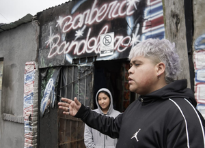 Ataque con bomba molotov a barbería: el dueño reconoció a un cliente entre los agresores