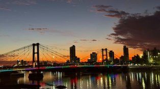 La ciudad se prepara para los Juegos Suramericanos: llega la antorcha y se ilumina el Puente Colgante