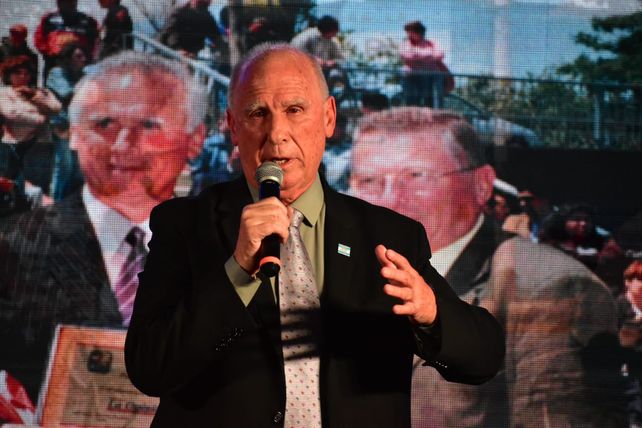 Carlos De Grandis juró por séptima vez como intendente de Puerto General San Martín