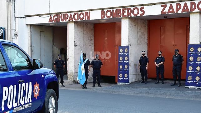 Se entregaron 4 camionetas a la Dirección General de Bomberos