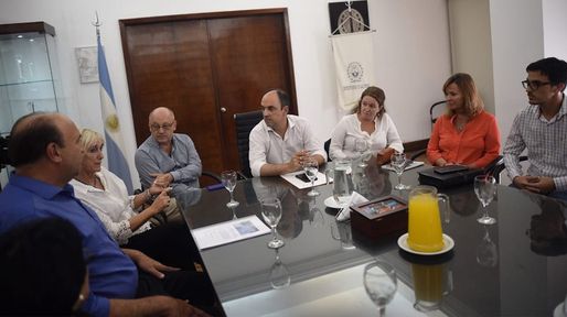 Corral recibió a profesionales preocupados por el servicio de Oncología del nuevo Iturraspe