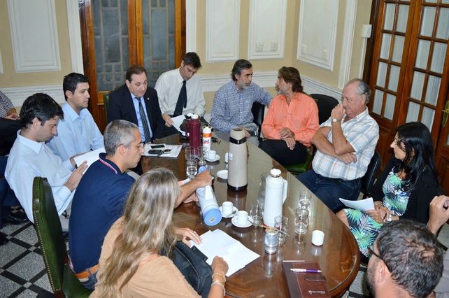 El gobierno provincial entregó la propuesta en la paritaria de salud
