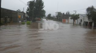 Villa Minetti: cedieron las defensas y el pueblo está bajo agua
