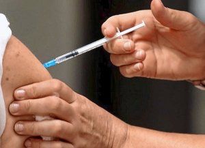 La vacunación contra el dengue para los jóvenes se debe hacer ahora, antes de la circulación viral