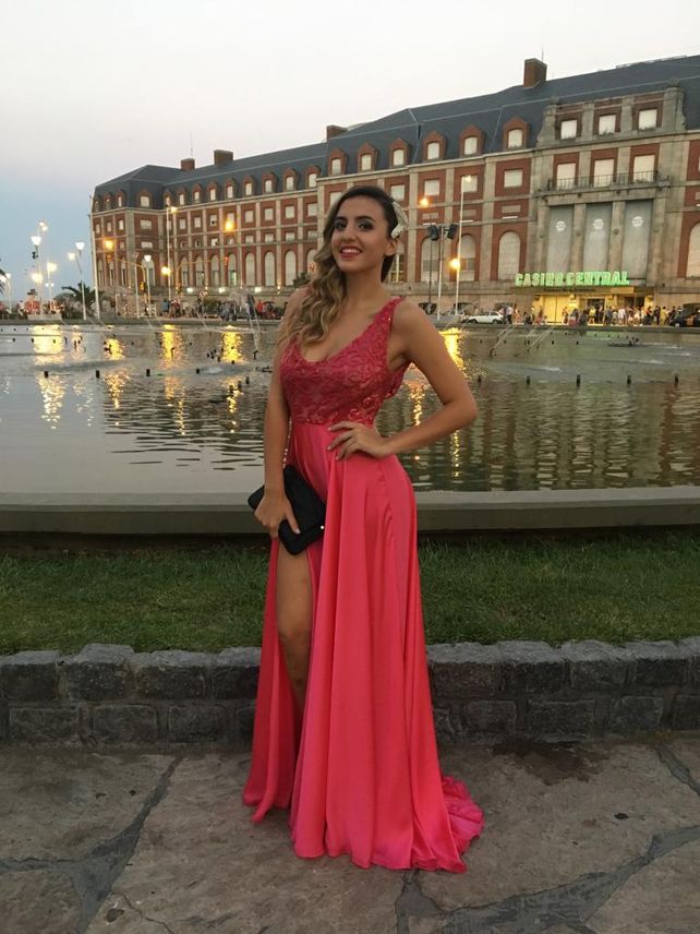 Antes de la ceremonia. (Vestido Marisel Cravero y accesorios by Ramón Ayala)
