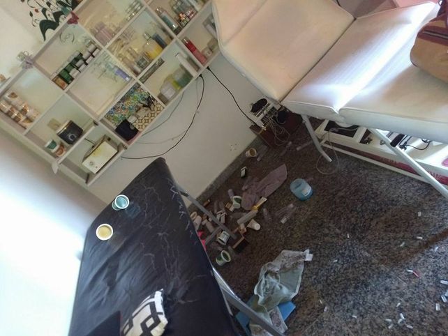 Destrozos. Así quedó el centro de estética