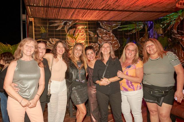 Silvia Francovig, Andrea Aranci, Sofia Salvi, Mariana Arias, Silvia Martínez, Carina Ispide, Débora Geduldig y María Acosta