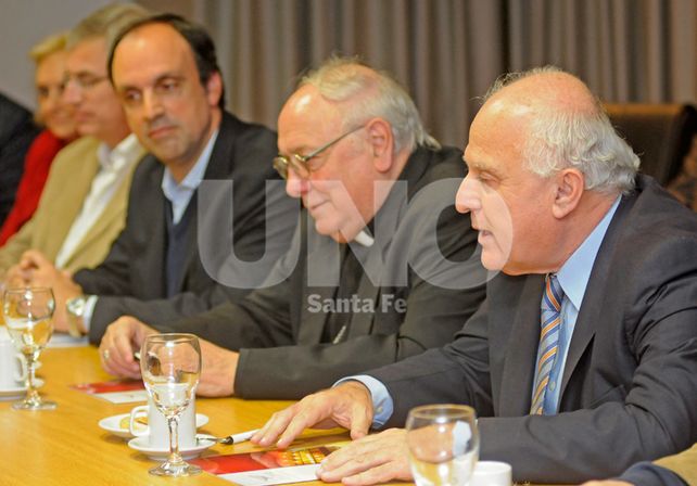 Presentación. Lifschitz participó por primera vez en la Mesa de Diálogo