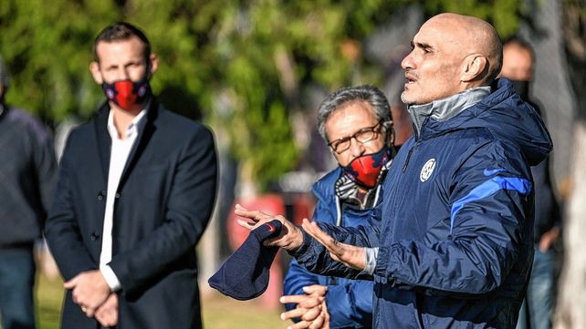 El uruguayo Paolo Montero firmó su contrato y dirigió el primer entrenamiento como DT de San Lorenzo.