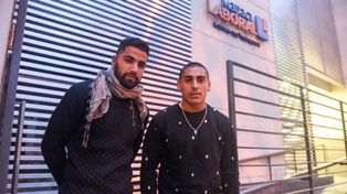 Britez y Zabala se prueban la camiseta del Canalla