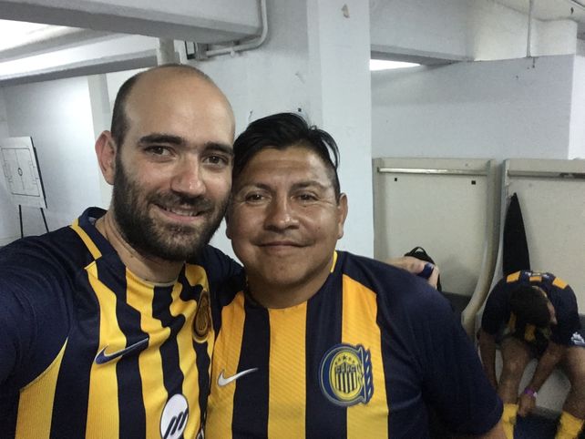 El maestro de escuela y el exdelantero se sacaron una selfie antes del partido.