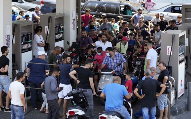 Una pelea en una estación de servicio en el norte del Líbano por la escasez de combustible