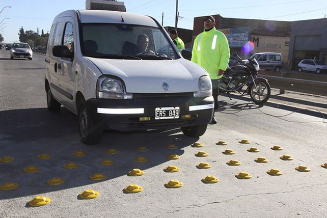 Nuevos reductores de velocidad en la renovada avenida Blas Parera