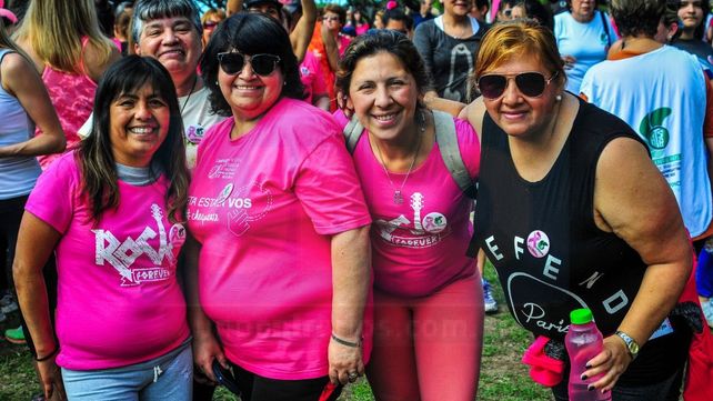 El Parque Urquiza se cubrió de rosa para concientizar sobre el cáncer de mama