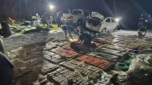 Imágenes de la noche en que se secuestró la camioneta con la droga.