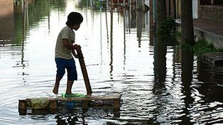Entre R&iacute;os resarcir&aacute; con 4.000 pesos a familias afectadas por las inundaciones