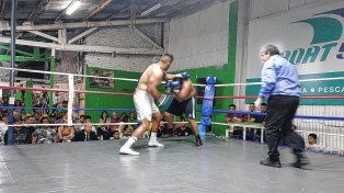 En el gimnasio de Ministerio, Jairo Suárez volvió a ganarle por puntos al puntano Tapia.