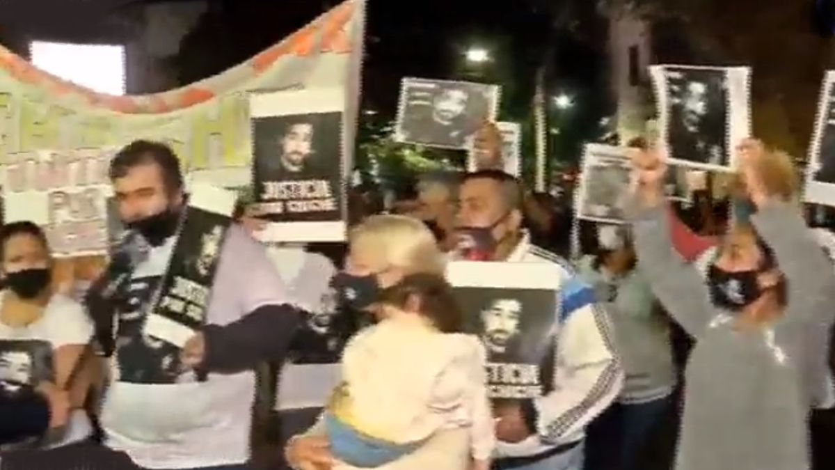 Manifestación Por El Asesinato A Balazos De Un Hombre De 34 Años En ...