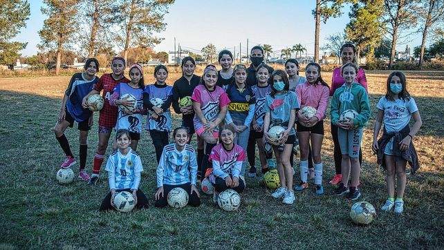 Las gurisas de Arenas FC tienen el espacio que merecen