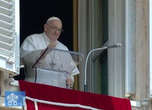 El Papa Francisco reapareció ante miles de fieles en la Plaza San Pedro