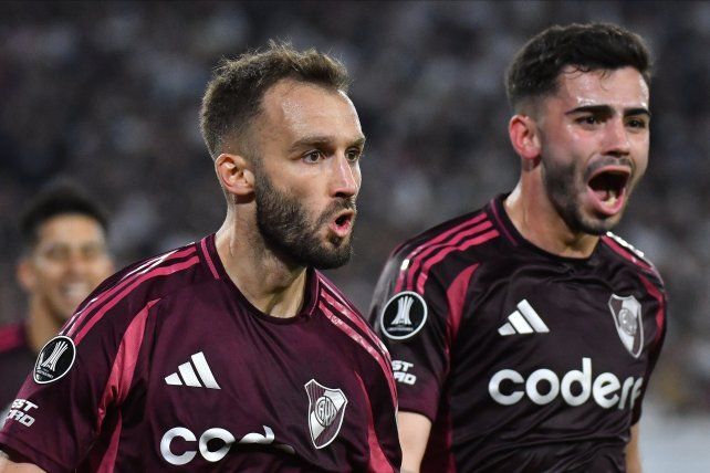 Pezzella marcó con la rodilla para River.