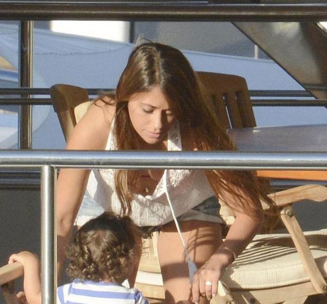 Antonella Roccuzzo se calentó y se le borró la sonrisa Antonella Roccuzzo se calentó y se le borró la sonrisa
