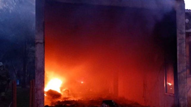 Incendio en una vivienda de Estación Puiggari: se originó por un descuido al encender una churrasquera