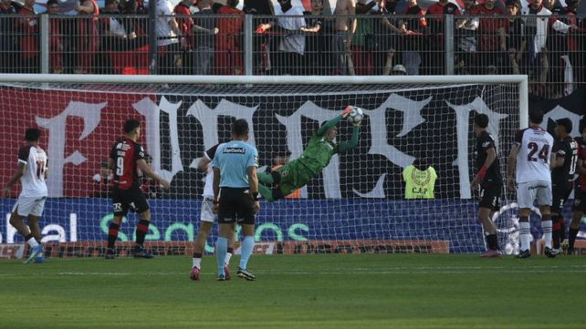 Una imagen de Newells ante Lanús en el Coloso.