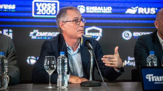 Ariel Holan fue presentado el lunes y el martes por la mañana ya comenzó a trabajar con el plantel canalla.