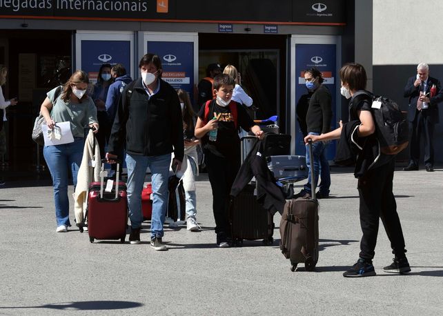 El Ministerio de Salud flexibilizó lso requisitos para el ingreso al país por motivos familiares y laborales de extranjeros no vacunados.&nbsp; 