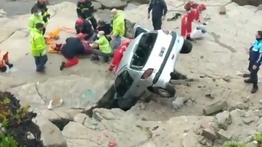 Auto volador en Mar del Plata: cayó al vacío y la conductora se salvó de milagro