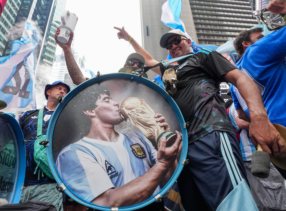 Banderazo multitudinario: miles de hinchas coparon Times Square para alentar a la selección