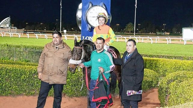 En la monta de Gabyto Cat se impuso en el premio Eragon 2015 que se corrió en el Hipódromo de San Isidro. Semana ganadora para la concordiense